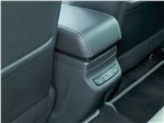 Универсалы Vesta предлагают задним пассажирам подогрев крайних мест дивана и разъем USB для подзарядки мобильных устройств