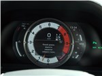 Чем более спортивную настройку Lexus LC 500 вы выбираете, тем крупнее становятся цифры тахометра и ярче выделяется красная зона оборотов