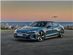 Audi e-tron GT quattro (2022) вид спереди
