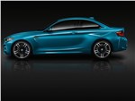 BMW M2 Coupe 2018 вид сбоку