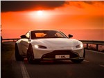 Aston Martin Vantage 2019 вид спереди