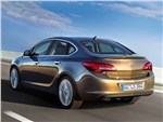 Opel Astra sedan 2013 вид сзади