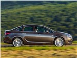 Opel Astra 2013 вид сбоку