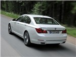 BMW 7 series 2013 вид сзади