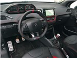 Peugeot 208 GTi 2013 водительское место
