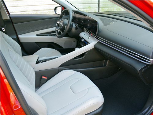 Hyundai Elantra (2021) передние кресла