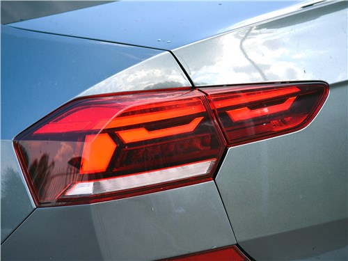 Volkswagen Polo (2020) задний фонарь