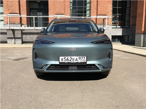 Geely EX5 (2025) вид спереди