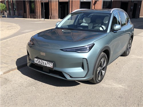 Geely EX5 (2025) вид спереди
