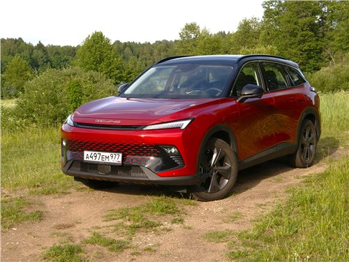 BAIC X55 (2023) вид спереди