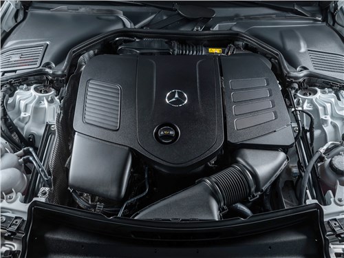 Mercedes-Benz C200 (2022) моторный отсек