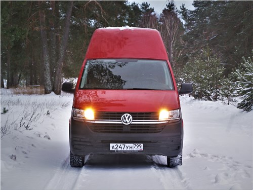 Volkswagen Transporter (2019) вид спереди