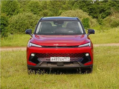 BAIC X55 (2023) вид спереди