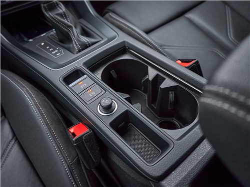 Audi Q3 Sportback S tronic quattro Sport (2021) подстаканники