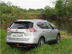 Nissan X-Trail 2014 вид сзади