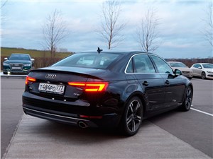 Audi A4 2016 вид сзади