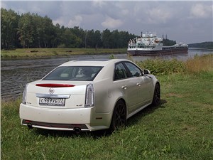 Cadillac CTS-V 2009 вид сзади