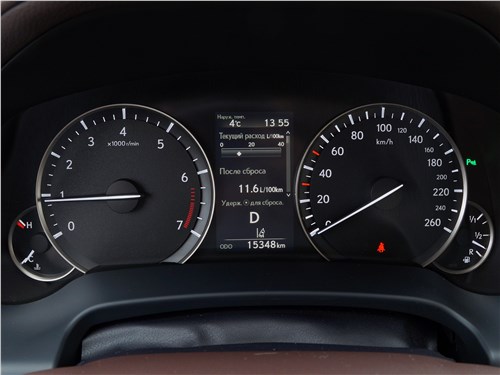 Lexus RX 350L 2018 приборная панель