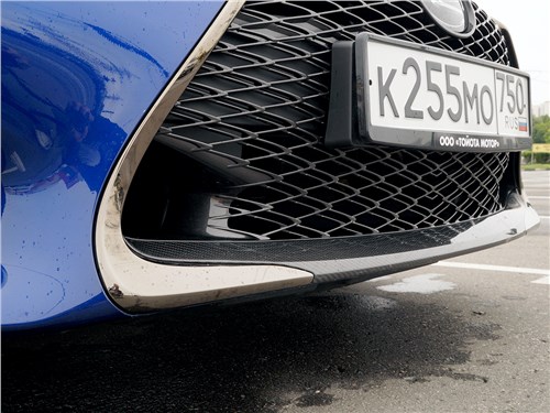 Lexus GS F 2016 решетка радиатора