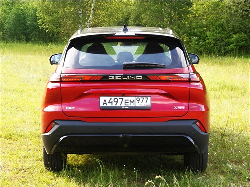 BAIC X55 (2023) вид сзади