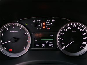 Nissan Sentra 2013 приборная панель