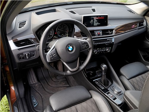 BMW X1 2016 салон