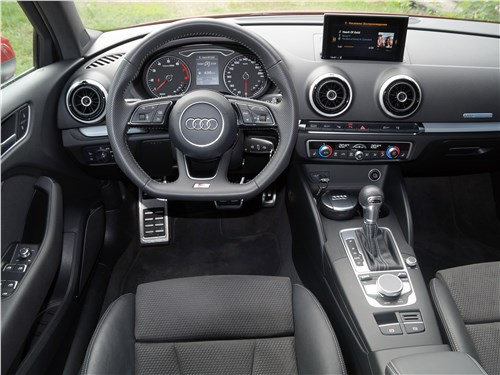Audi A3 Sedan 2017 водительское место