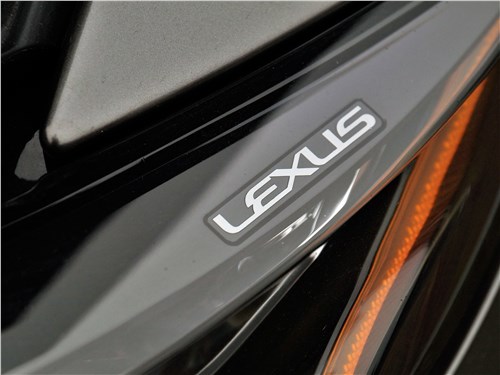Lexus LS 500 2018 передняя фара