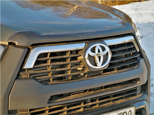 Toyota Hilux (2021) решетка радиатора