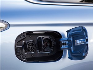 Mitsubishi Outlander PHEV 2014 разъемы для подключения зарядных устройств