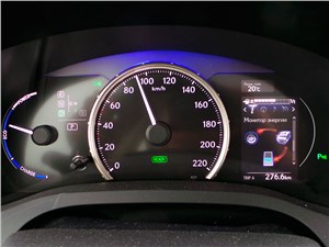 Lexus CT 200h 2014 приборная панель