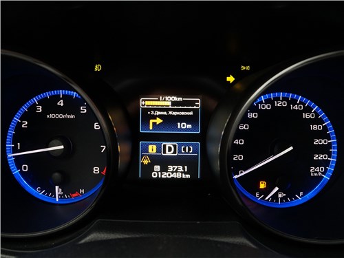 Subaru Outback 2015 приборная панель