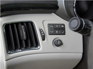 Cadillac CTS-V 2009 кнопки управления борткомпьютером 