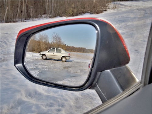 Toyota RAV4 (2019) боковое зеркало