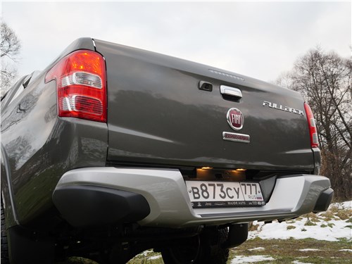 Fiat Fullback 2016 вид сзади