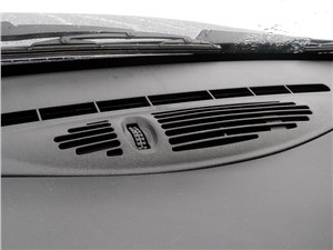 Chevrolet NIVA 2009 дефлектор под ветровым стеклом