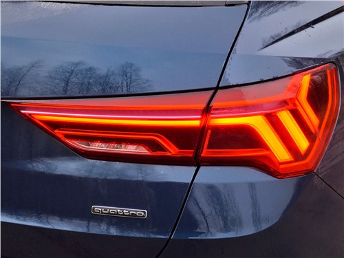 Audi Q3 2019 задний фонарь