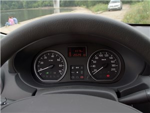 Nissan Almera 2013 панель приборов