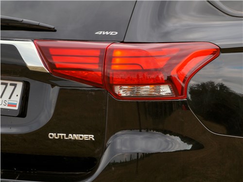 Mitsubishi Outlander 2016 задний фонарь