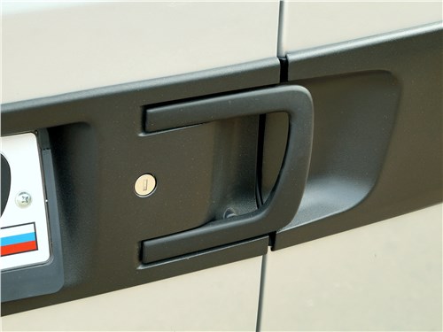 Fiat Doblo 2015 рукоятка отпирания задних распашных дверей