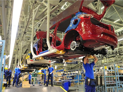 Объем производства легковых автомобилей в России сократился почти на 4 процента