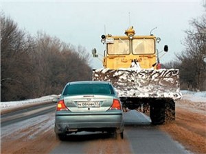 Штраф для водителей тихоходов, не пропускающих машины на дороге, одобрен депутатами Госдумы