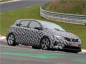 Внедорожная версия модели Toyota Auris проходит испытания в Нюрбургринге