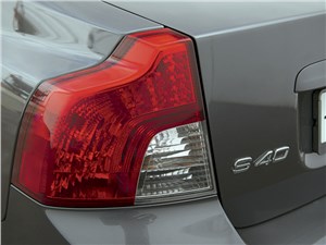 Volvo S40 2011 задний фонарь