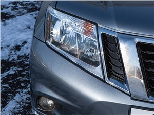 Nissan Terrano 2014 передний свет