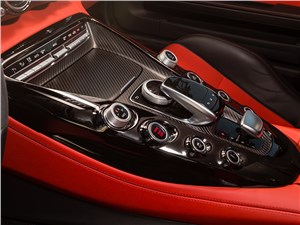 Mercedes-AMG GT S 2015 центральная консоль