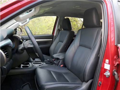 Toyota HiLux 2016 передние кресла