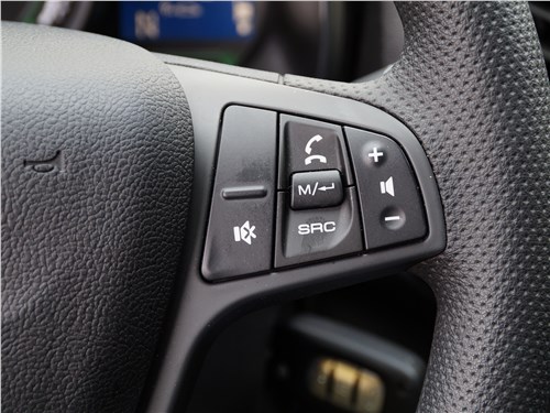 Lada XRay 2015 кнопки управления на руле
