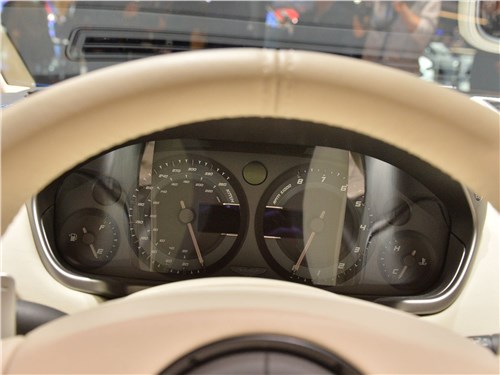 Предпросмотр aston martin vanquish s volante 2017 приборная панель