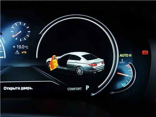 BMW 520d 2017 приборная панель